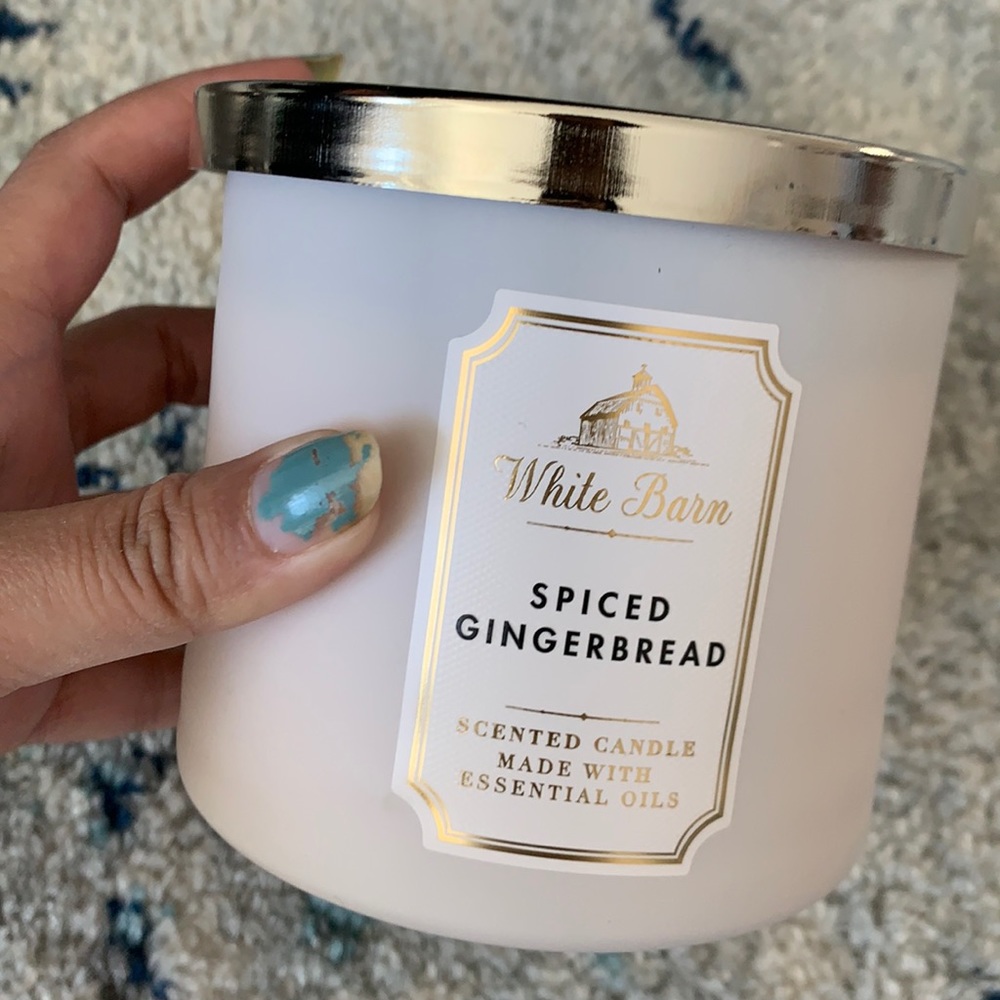 Bath and body work spiced gingerbread candle